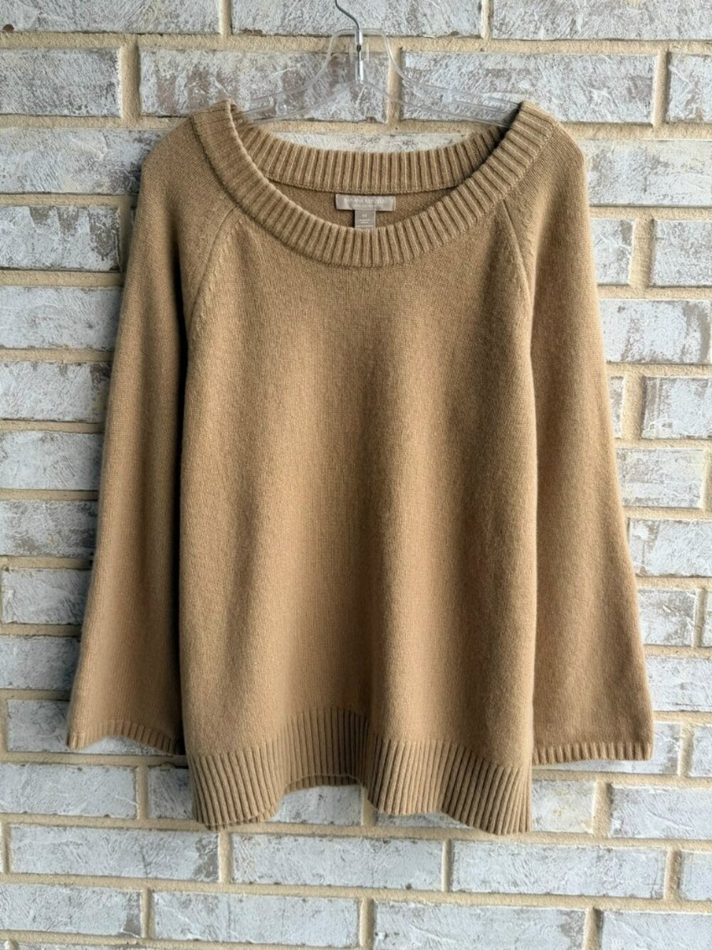 Banana Republic 100% Cashmere Raglan Long Sleeve Round Neck Sweater Size M.